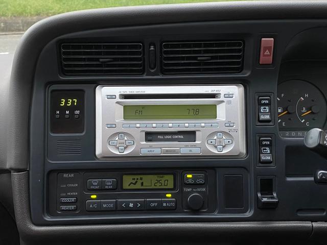 ハイエースワゴン スーパーカスタムＧ　トリプルムーンルーフ　１００系最終後期型　実走行３．７万キロ　純正専用レースカバー　２列目回転シート　デュアルエアコン（後席）　ＥＴＣ　１００Ｖ電源×２　イージークローザースライドドア　トリプルルーフ　電格ドアミラー　リアフィルム　大型蛍光灯（12枚目）