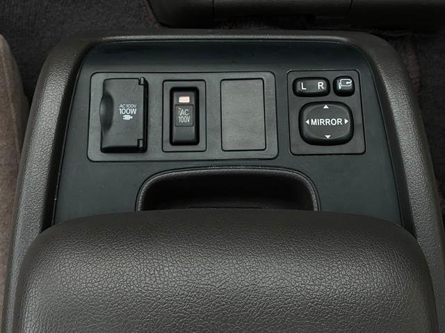 ハイエースワゴン スーパーカスタムＧ　トリプルムーンルーフ　１００系最終後期型　実走行３．７万キロ　純正専用レースカバー　２列目回転シート　デュアルエアコン（後席）　ＥＴＣ　１００Ｖ電源×２　イージークローザースライドドア　トリプルルーフ　電格ドアミラー　リアフィルム　大型蛍光灯（28枚目）