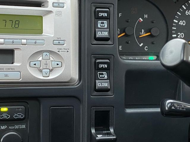 ハイエースワゴン スーパーカスタムＧ　トリプルムーンルーフ　１００系最終後期型　実走行３．７万キロ　純正専用レースカバー　２列目回転シート　デュアルエアコン（後席）　ＥＴＣ　１００Ｖ電源×２　イージークローザースライドドア　トリプルルーフ　電格ドアミラー　リアフィルム　大型蛍光灯（36枚目）