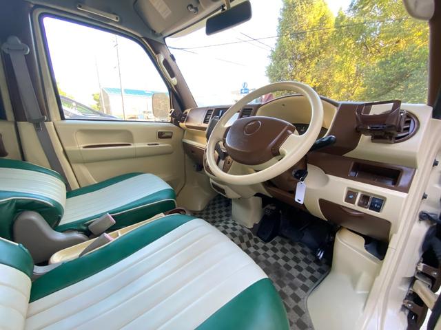 エブリイ ＰＡ　ハイルーフ　フレンチバス仕様　オートマ車　軽自動車　フレンチバス仕様　アイブロー付　内外装カスタム　レトロバス　両側スライドドア　革調シートカバー　メモリーナビ　地デジＴＶ　Ｂｌｕｅｔｏｏｔｈ音楽　ＥＴＣ　移動販売車　キャルカスタム　軽自動車　オートマ（13枚目）