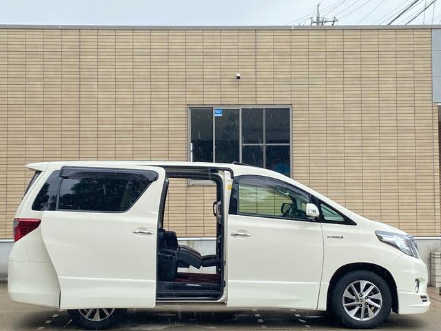 アルファードハイブリッド ＳＲプレミアムシートパッケージ　後期型　ハイブリット　４ＷＤ　サンルーフ　専用黒革　ケンスタイルエアロ　メーカーナビ　リアエンターテイメント　バックカメラ　ＴＶ　ＣＤ／ＤＶＤ　ＢＴ音楽　ＥＴＣ　プレミアムサウンド　両側パワスラ　パワーバックドア　純正フロアマット（37枚目）