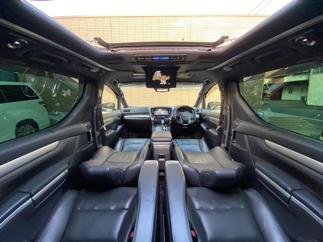 ヴェルファイア ３．５エグゼクティブラウンジＺ　サンルーフ　黒革　モデリスタ　フルエアロ／２０インチＡＷ／２本出マフラー　３眼ＬＥＤヘッド　メーカーナビ　リアエンターテイメント　ＪＢＬサウンド　パノラミックビューモニター　ＴＶ　ＣＤ／ＤＶＤ　ＢＴ音楽　ＥＴＣ　人気の安全装備（3枚目）