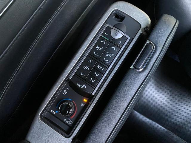 ヴェルファイア ３．５エグゼクティブラウンジＺ　サンルーフ　黒革　モデリスタ　フルエアロ／２０インチＡＷ／２本出マフラー　３眼ＬＥＤヘッド　メーカーナビ　リアエンターテイメント　ＪＢＬサウンド　パノラミックビューモニター　ＴＶ　ＣＤ／ＤＶＤ　ＢＴ音楽　ＥＴＣ　人気の安全装備（12枚目）