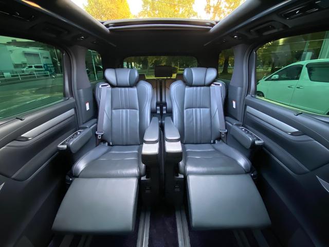 ヴェルファイア ３．５エグゼクティブラウンジＺ　サンルーフ　黒革　モデリスタ　フルエアロ／２０インチＡＷ／２本出マフラー　３眼ＬＥＤヘッド　メーカーナビ　リアエンターテイメント　ＪＢＬサウンド　パノラミックビューモニター　ＴＶ　ＣＤ／ＤＶＤ　ＢＴ音楽　ＥＴＣ　人気の安全装備（24枚目）