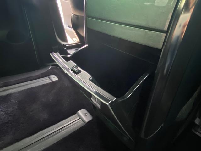 ヴェルファイア ３．５エグゼクティブラウンジＺ　サンルーフ　黒革　モデリスタ　フルエアロ／２０インチＡＷ／２本出マフラー　３眼ＬＥＤヘッド　メーカーナビ　リアエンターテイメント　ＪＢＬサウンド　パノラミックビューモニター　ＴＶ　ＣＤ／ＤＶＤ　ＢＴ音楽　ＥＴＣ　人気の安全装備（31枚目）