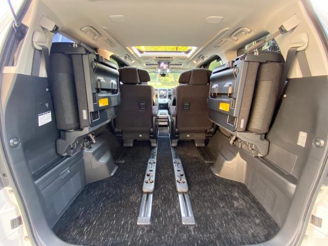 ヴェルファイア ３．５ＺＧエディション後期　サンルーフ　エグゼクティブシート　アドミレイションエアロ　マーベリック２０インチＡＷ　マフラー　ＴＥＩＮ車高調　メーカーナビ　リアエンターテイメント　バックカメラ　ＴＶ　ＣＤ／ＤＶＤ　ＢＴ音楽　ＥＴＣ　両側パワスラ　パワーバックドア（18枚目）