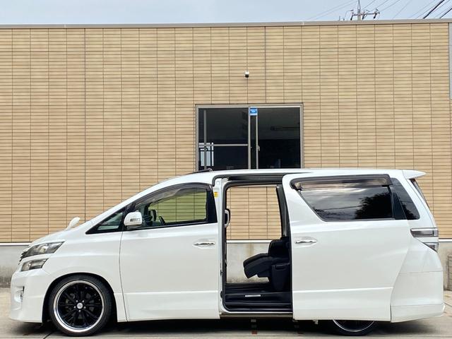 ヴェルファイア ３．５ＺＧエディション後期　サンルーフ　エグゼクティブシート　アドミレイションエアロ　マーベリック２０インチＡＷ　マフラー　ＴＥＩＮ車高調　メーカーナビ　リアエンターテイメント　バックカメラ　ＴＶ　ＣＤ／ＤＶＤ　ＢＴ音楽　ＥＴＣ　両側パワスラ　パワーバックドア（33枚目）