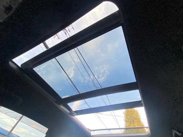 ハリアーハイブリッド プレミアムアドバンスドパッケージ サンルーフ M’Zスピード フルエアロ/4本出マフラー 21インチAW ヴァレンティテール メーカーナビ パノラミックビューモニター TV CD/DVD 走行中OK BT音楽 ETC JBLサウンド パワーバックドア 4WD(4枚目)