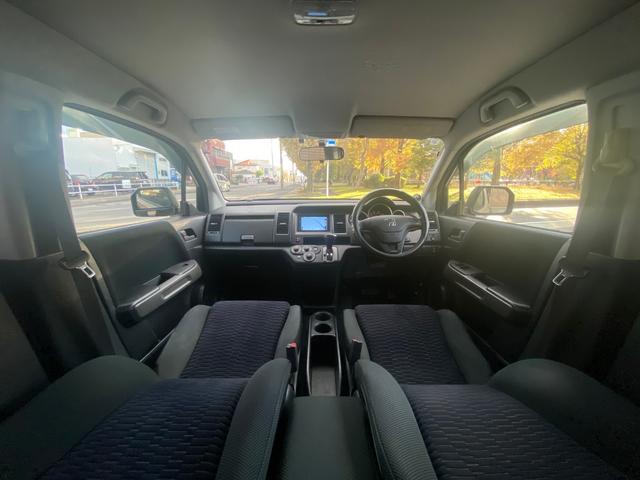 クロスロード 20Xアウトドアカスタム ネオクラシックスタイル SUV車 ベージュ×マットブラック 7人乗り 3列シート ホワイトレタータイヤ ディスプレイオーディオ バックカメラ Bluetooth音楽 USB充電 ETC オートエアコン 電格ドアミラー 全塗装ツートン(3枚目)