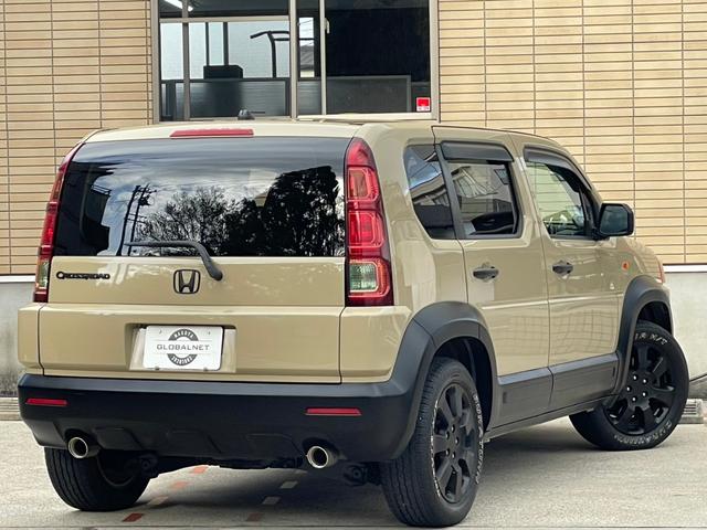 クロスロード 20Xアウトドアカスタム ネオクラシックスタイル SUV車 ベージュ×マットブラック 7人乗り 3列シート ホワイトレタータイヤ ディスプレイオーディオ バックカメラ Bluetooth音楽 USB充電 ETC オートエアコン 電格ドアミラー 全塗装ツートン(7枚目)