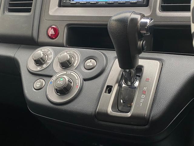 クロスロード 20Xアウトドアカスタム ネオクラシックスタイル SUV車 ベージュ×マットブラック 7人乗り 3列シート ホワイトレタータイヤ ディスプレイオーディオ バックカメラ Bluetooth音楽 USB充電 ETC オートエアコン 電格ドアミラー 全塗装ツートン(14枚目)