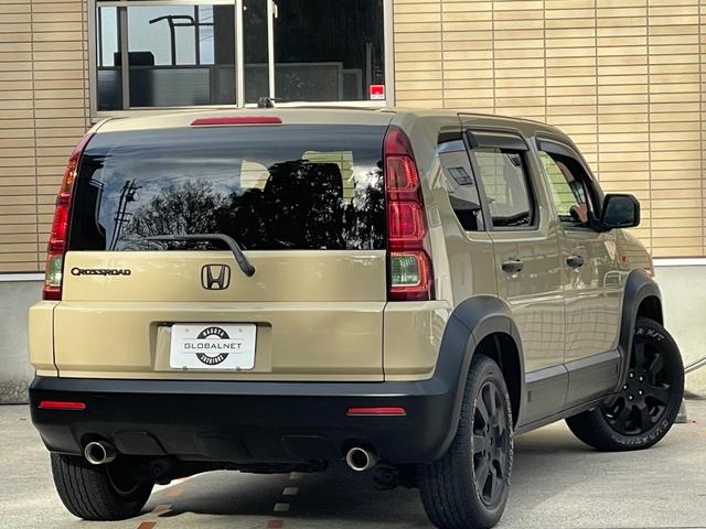 クロスロード 20Xアウトドアカスタム ネオクラシックスタイル SUV車 ベージュ×マットブラック 7人乗り 3列シート ホワイトレタータイヤ ディスプレイオーディオ バックカメラ Bluetooth音楽 USB充電 ETC オートエアコン 電格ドアミラー 全塗装ツートン(40枚目)