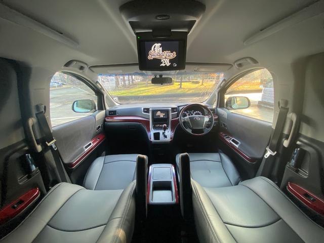 ヴェルファイア ３．５ＺＧエディション　黒革調シート　アドミレイションエアロ　純正１８ＡＷ　マフラーカッター　エグゼクティブシート　トヨタ純正ナビ／後席モニター　バックカメラ　ＴＶ　ＣＤ／ＤＶＤ　ＥＴＣ　両側パワスラ　パワーバックドア　クリアランスソナー　クルーズコントロール（3枚目）