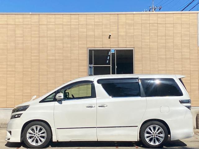 ヴェルファイア ３．５ＺＧエディション　黒革調シート　アドミレイションエアロ　純正１８ＡＷ　マフラーカッター　エグゼクティブシート　トヨタ純正ナビ／後席モニター　バックカメラ　ＴＶ　ＣＤ／ＤＶＤ　ＥＴＣ　両側パワスラ　パワーバックドア　クリアランスソナー　クルーズコントロール（6枚目）