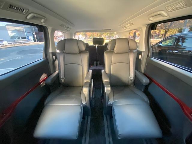 ヴェルファイア ３．５ＺＧエディション　黒革調シート　アドミレイションエアロ　純正１８ＡＷ　マフラーカッター　エグゼクティブシート　トヨタ純正ナビ／後席モニター　バックカメラ　ＴＶ　ＣＤ／ＤＶＤ　ＥＴＣ　両側パワスラ　パワーバックドア　クリアランスソナー　クルーズコントロール（22枚目）