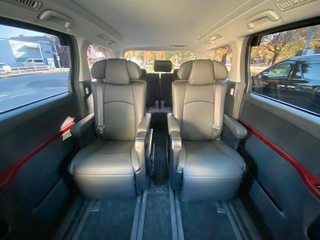 ヴェルファイア ３．５ＺＧエディション　黒革調シート　アドミレイションエアロ　純正１８ＡＷ　マフラーカッター　エグゼクティブシート　トヨタ純正ナビ／後席モニター　バックカメラ　ＴＶ　ＣＤ／ＤＶＤ　ＥＴＣ　両側パワスラ　パワーバックドア　クリアランスソナー　クルーズコントロール（23枚目）