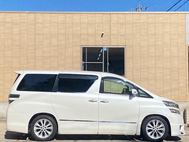 ヴェルファイア ３．５ＺＧエディション　黒革調シート　アドミレイションエアロ　純正１８ＡＷ　マフラーカッター　エグゼクティブシート　トヨタ純正ナビ／後席モニター　バックカメラ　ＴＶ　ＣＤ／ＤＶＤ　ＥＴＣ　両側パワスラ　パワーバックドア　クリアランスソナー　クルーズコントロール（32枚目）