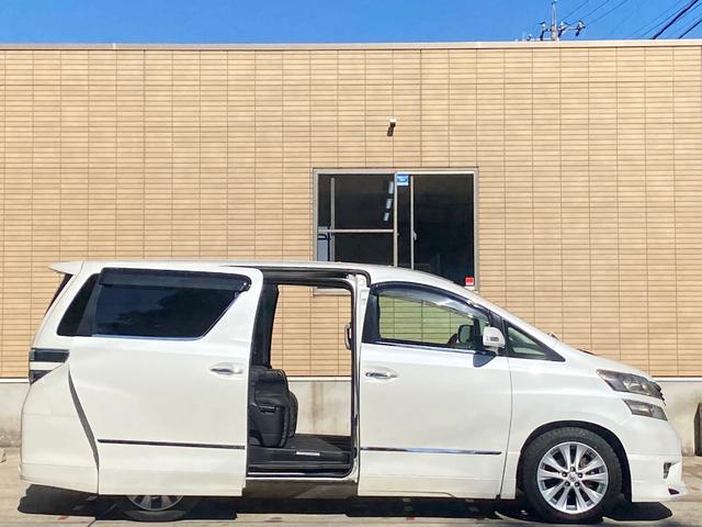 ヴェルファイア ３．５ＺＧエディション　黒革調シート　アドミレイションエアロ　純正１８ＡＷ　マフラーカッター　エグゼクティブシート　トヨタ純正ナビ／後席モニター　バックカメラ　ＴＶ　ＣＤ／ＤＶＤ　ＥＴＣ　両側パワスラ　パワーバックドア　クリアランスソナー　クルーズコントロール（33枚目）