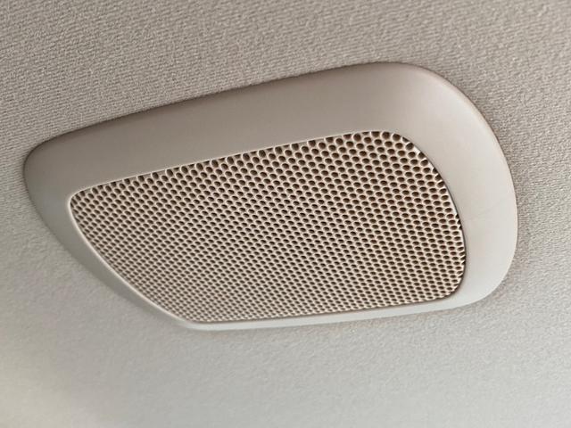 ���[�J�[�I�v�V�����y�v���~�A���T�E���h�V�X�e���z�N���A�ȃT�E���h���e���ɂP�W�̃X�s�[�J�[������A�V��ɂ����ߍ��݂���Ă��܂��S�Ă̐ȂɎ��R�ȉ����g����܂��B���̃T�E���h�V�X�e�����C�`�I�V�̈�ł��I