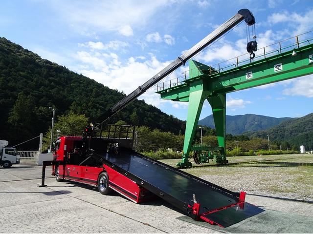 ヒノレンジャー 　増トン　４段セルフクレーン付　スライドローダー　一般型　６．４トン積載　横根太増し　標準幅　ベッド付　５．９ｍ長ボディ　油圧式リヤゲート　２６０馬力（2枚目）
