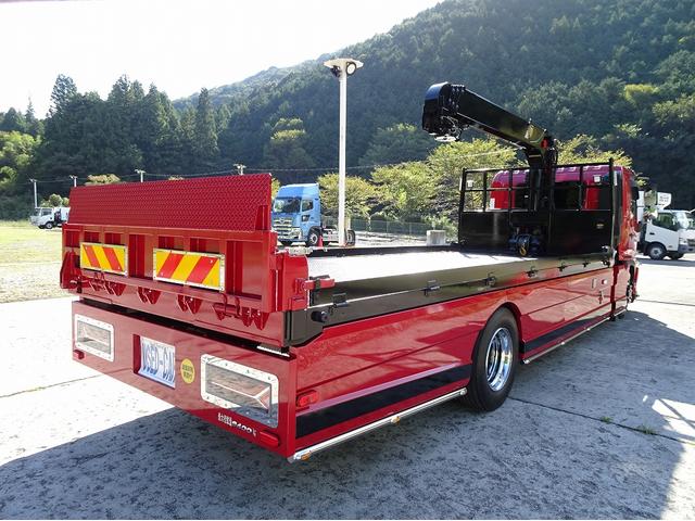ヒノレンジャー 　増トン　４段セルフクレーン付　スライドローダー　一般型　６．４トン積載　横根太増し　標準幅　ベッド付　５．９ｍ長ボディ　油圧式リヤゲート　２６０馬力（4枚目）