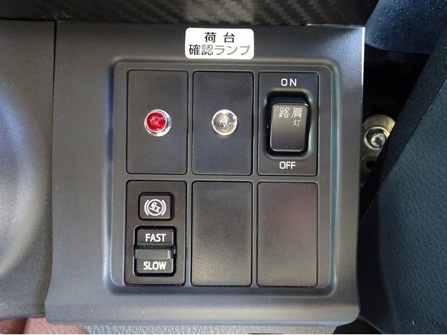 ヒノレンジャー 　増トン　４段セルフクレーン付　スライドローダー　一般型　６．４トン積載　横根太増し　標準幅　ベッド付　５．９ｍ長ボディ　油圧式リヤゲート　２６０馬力（61枚目）