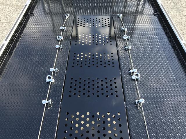 エルフトラック 　車両運搬車　スーパーセルフローダ　３トン積載　タダノ　ラジコン　ウインチ付　床上固縛装置　ワイド幅　全低床　荷台長５．７ｍ　９速ＡＭＴ　１５０馬力（17枚目）