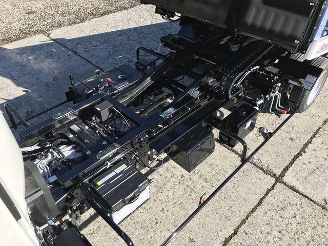 エルフトラック 　車両運搬車　スーパーセルフローダ　３トン積載　タダノ　ラジコン　ウインチ付　床上固縛装置　ワイド幅　全低床　荷台長５．７ｍ　９速ＡＭＴ　１５０馬力（30枚目）