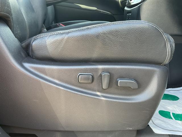 エルグランド 250ハイウェイスターアーバンクロムブラックレザー アルパイン製8インチHDDナビ・フリップダウンリアモニター・フルセグTV・DVD再生・Bluetooth・パワースライドドア・LEDビーム・革シートヒーター&パワーシート・クール&ホットBOX(16枚目)