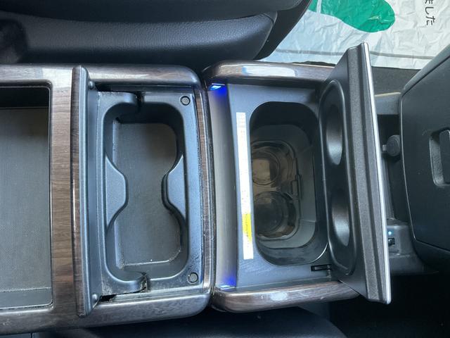 エルグランド 250ハイウェイスターアーバンクロムブラックレザー アルパイン製8インチHDDナビ・フリップダウンリアモニター・フルセグTV・DVD再生・Bluetooth・パワースライドドア・LEDビーム・革シートヒーター&パワーシート・クール&ホットBOX(21枚目)