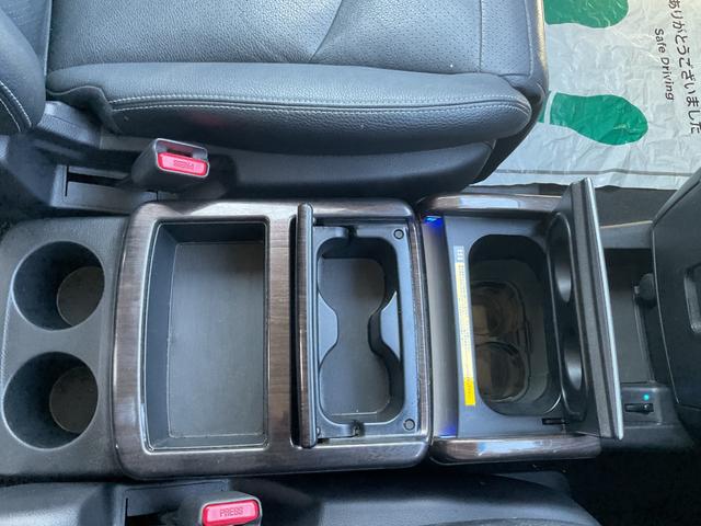 エルグランド 250ハイウェイスターアーバンクロムブラックレザー アルパイン製8インチHDDナビ・フリップダウンリアモニター・フルセグTV・DVD再生・Bluetooth・パワースライドドア・LEDビーム・革シートヒーター&パワーシート・クール&ホットBOX(22枚目)