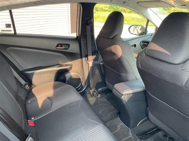 プリウス Sセーフティプラス 純正SDナビ・フルセグTV・bluetooth・バックカメラ・ETC・LEDオートライト・LEDフォグ・ステアリングスイッチ・クルーズコントロール・オートハイビーム・車線逸脱警告・衝突軽減サポート(19枚目)