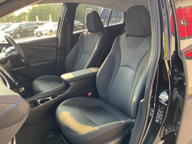 プリウス Sセーフティプラス 純正SDナビ・フルセグTV・bluetooth・バックカメラ・ETC・LEDオートライト・LEDフォグ・ステアリングスイッチ・クルーズコントロール・オートハイビーム・車線逸脱警告・衝突軽減サポート(26枚目)