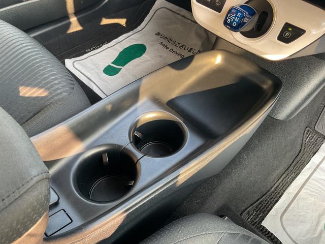 プリウス Sセーフティプラス 純正SDナビ・フルセグTV・bluetooth・バックカメラ・ETC・LEDオートライト・LEDフォグ・ステアリングスイッチ・クルーズコントロール・オートハイビーム・車線逸脱警告・衝突軽減サポート(36枚目)