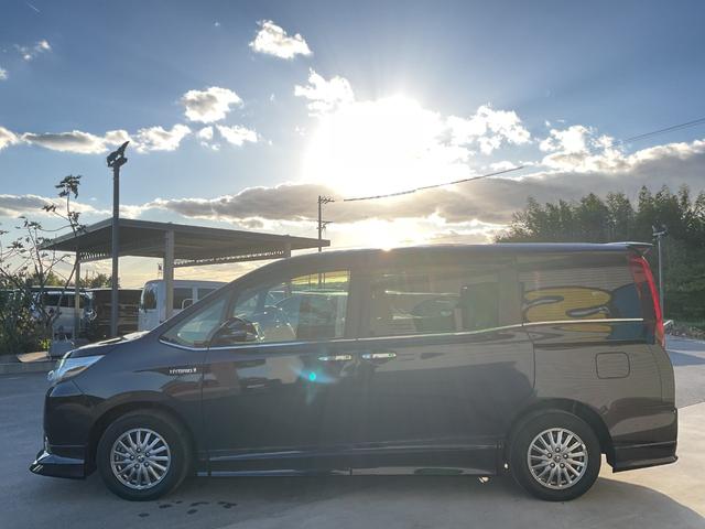 エスクァイア ハイブリッドGi 純正ナビ・フルセグTV・DVD再生・Bluetooth・TRDフルエアロ・ETC・両側パワースライドドア・バックカメラ・LEDオートライト・左右フロントシートヒーター・置くだけ充電・ルーフスピーカー(6枚目)