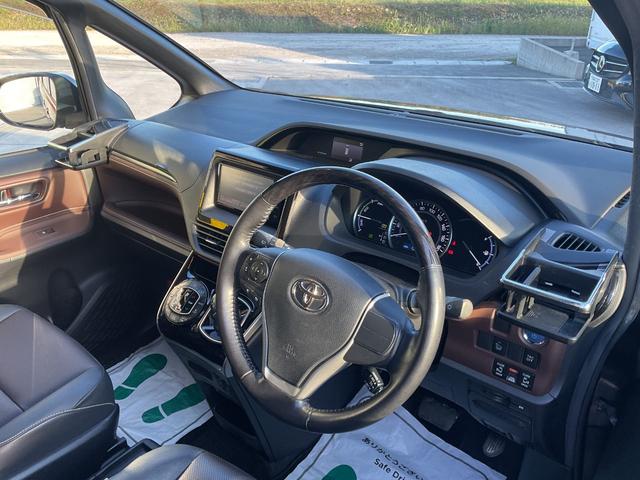 エスクァイア ハイブリッドGi 純正ナビ・フルセグTV・DVD再生・Bluetooth・TRDフルエアロ・ETC・両側パワースライドドア・バックカメラ・LEDオートライト・左右フロントシートヒーター・置くだけ充電・ルーフスピーカー(12枚目)