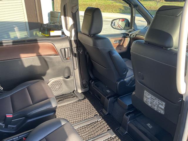 エスクァイア ハイブリッドGi 純正ナビ・フルセグTV・DVD再生・Bluetooth・TRDフルエアロ・ETC・両側パワースライドドア・バックカメラ・LEDオートライト・左右フロントシートヒーター・置くだけ充電・ルーフスピーカー(14枚目)