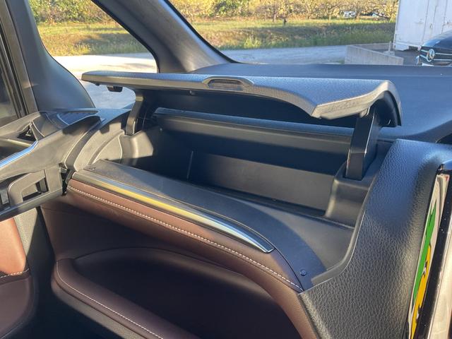 エスクァイア ハイブリッドGi 純正ナビ・フルセグTV・DVD再生・Bluetooth・TRDフルエアロ・ETC・両側パワースライドドア・バックカメラ・LEDオートライト・左右フロントシートヒーター・置くだけ充電・ルーフスピーカー(33枚目)