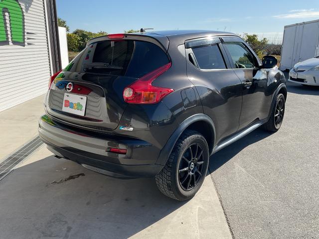 ジューク １５ＲＳ　タイプＶ　純正ナビ・ワンセグＴＶ・ハンズフリー・ＥＴＣ・社外１６インチアルミホイール・オートリトラミラー・スマートキー・プッシュスタート・プライバシーガラス（4枚目）