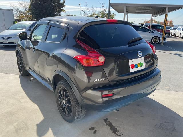 ジューク １５ＲＳ　タイプＶ　純正ナビ・ワンセグＴＶ・ハンズフリー・ＥＴＣ・社外１６インチアルミホイール・オートリトラミラー・スマートキー・プッシュスタート・プライバシーガラス（8枚目）