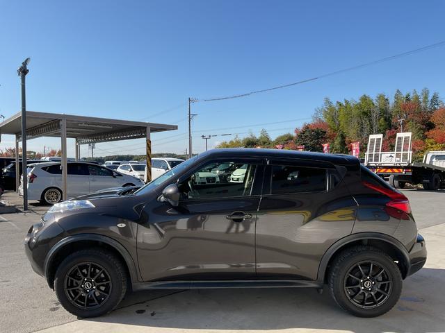 ジューク １５ＲＳ　タイプＶ　純正ナビ・ワンセグＴＶ・ハンズフリー・ＥＴＣ・社外１６インチアルミホイール・オートリトラミラー・スマートキー・プッシュスタート・プライバシーガラス（9枚目）