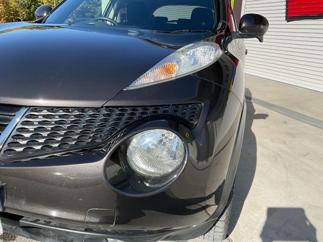 ジューク １５ＲＳ　タイプＶ　純正ナビ・ワンセグＴＶ・ハンズフリー・ＥＴＣ・社外１６インチアルミホイール・オートリトラミラー・スマートキー・プッシュスタート・プライバシーガラス（12枚目）