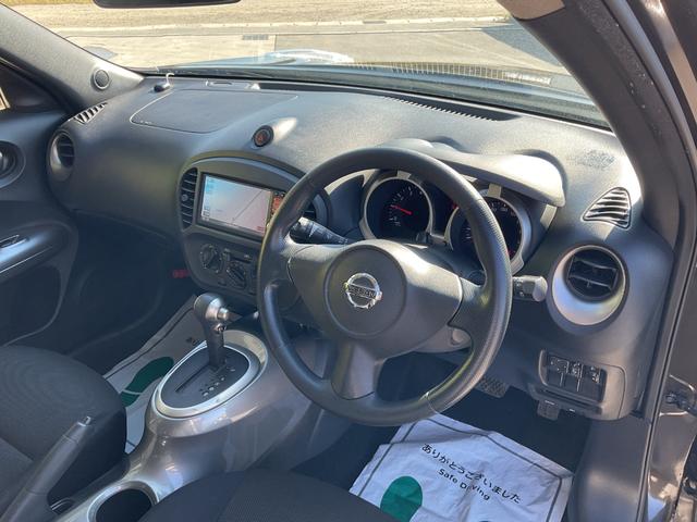 ジューク １５ＲＳ　タイプＶ　純正ナビ・ワンセグＴＶ・ハンズフリー・ＥＴＣ・社外１６インチアルミホイール・オートリトラミラー・スマートキー・プッシュスタート・プライバシーガラス（15枚目）