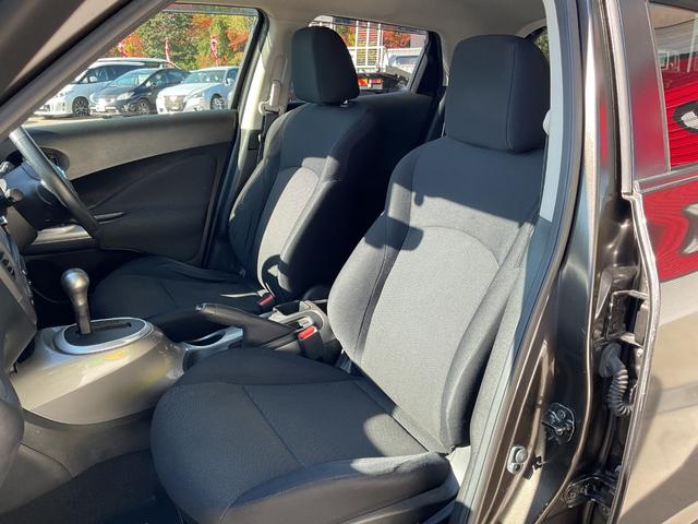 ジューク １５ＲＳ　タイプＶ　純正ナビ・ワンセグＴＶ・ハンズフリー・ＥＴＣ・社外１６インチアルミホイール・オートリトラミラー・スマートキー・プッシュスタート・プライバシーガラス（24枚目）