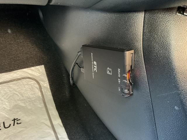 ジューク １５ＲＳ　タイプＶ　純正ナビ・ワンセグＴＶ・ハンズフリー・ＥＴＣ・社外１６インチアルミホイール・オートリトラミラー・スマートキー・プッシュスタート・プライバシーガラス（31枚目）