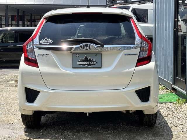 フィットハイブリッド Ｆパッケージ　ワンオーナー　禁煙車　純正ＳＤナビ　フルセグＴＶ　バックカメラ　ＥＴＣ　スマートキー　ｂｌｕｅｔｏｏｔｈ　ＣＤ／ＤＶＤ再生　オートエアコン　買取車　タッチパネルエアコン操作　フォグライト　ブラック内装（18枚目）