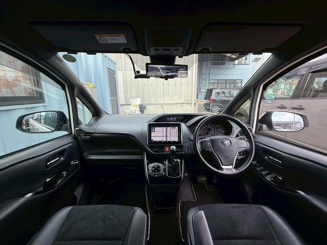 ヴォクシー ZS 煌III 1オーナー・ユーザー買取・純正9型SDナビTV・バックカメラ・フリップダウン・デジタルインナーミラー・両側電動・スマートキー・ETC・トヨタセーフティセンス・ハーフレザー・ドライブレコーダー・7人(3枚目)