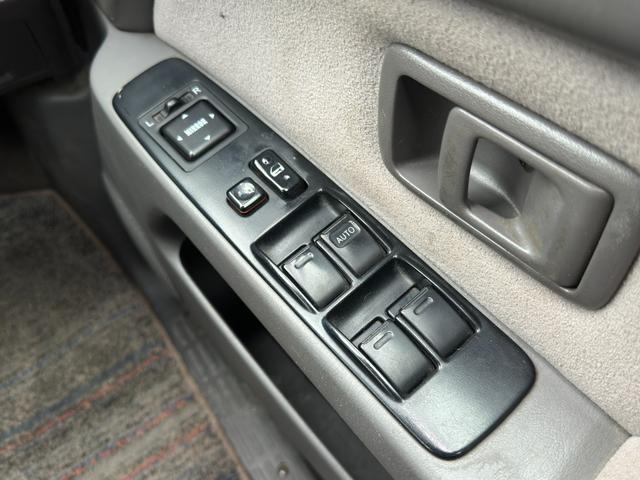 TOYOTA HILUX SURF SSR-V