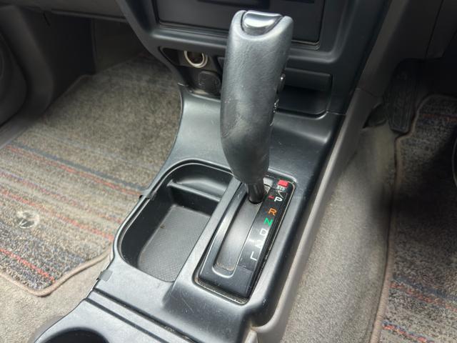 TOYOTA HILUX SURF SSR-V