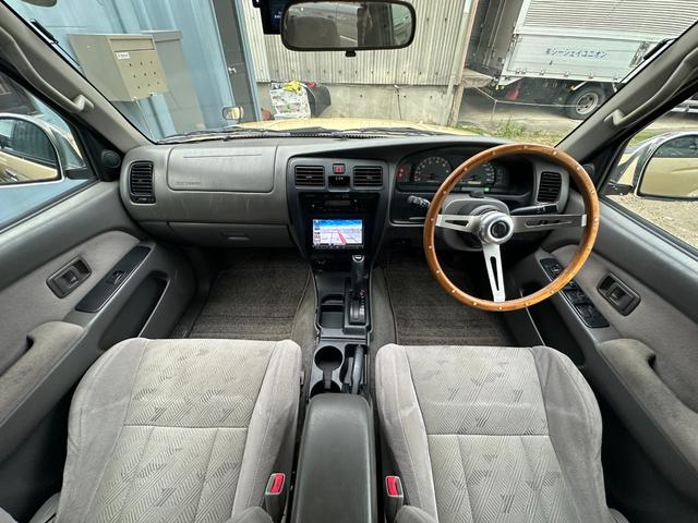 TOYOTA HILUX SURF SSR-V